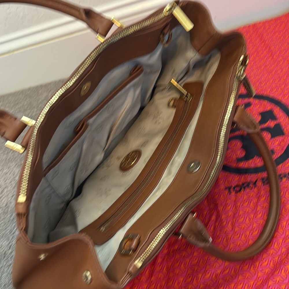 Tory Burch Robinson double zip tote - Picture 4 of 5